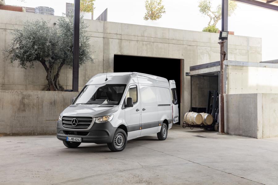  Mercedes-Benz Sprinter Panel Van 2018 года  (UK) (фото 1 из 10)